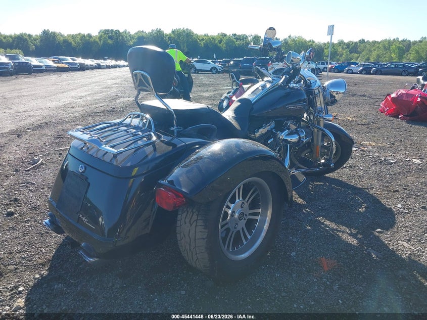 2015 HARLEY-DAVIDSON FREEWHEELER MOTO 2
