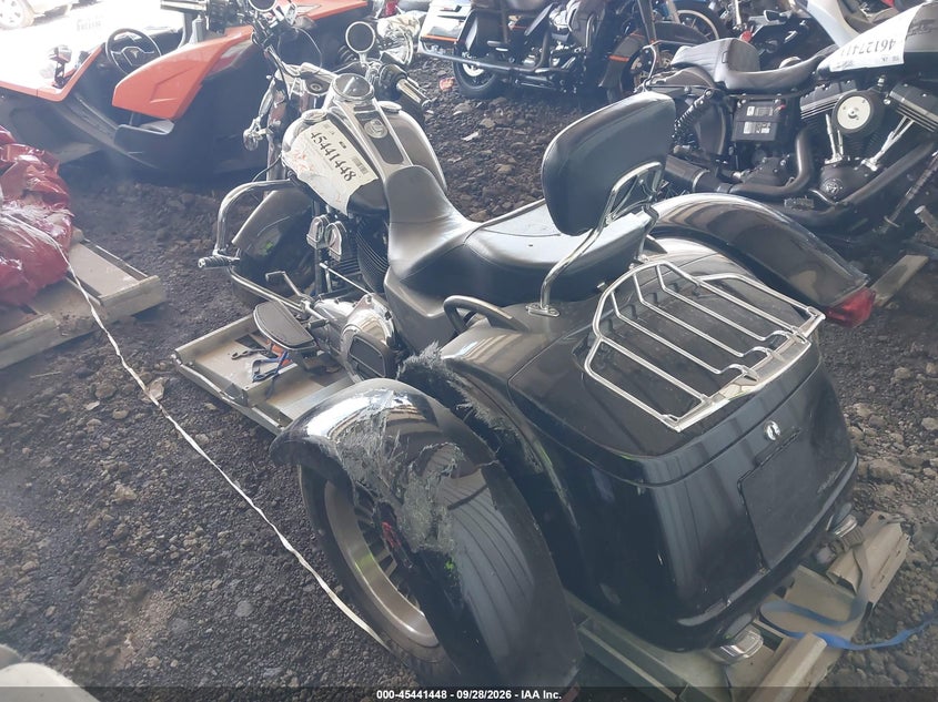 HARLEY-DAVIDSON FLRT 2015