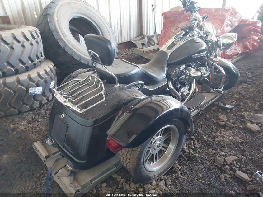 HARLEY-DAVIDSON FLRT 2015