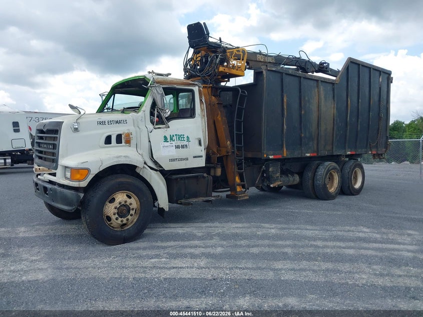 2004 STERLING TRUCK LT auction photo 2
