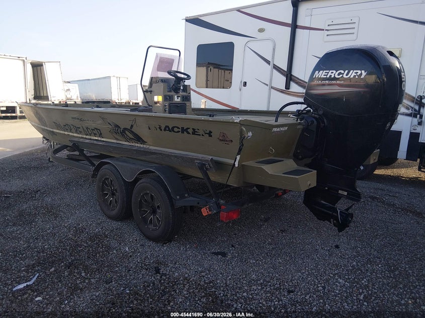 2018 TRACKER 21' auction photo 3