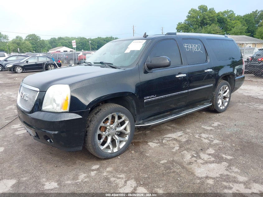 2011 GMC YUKON XL 1500 auction photo 2