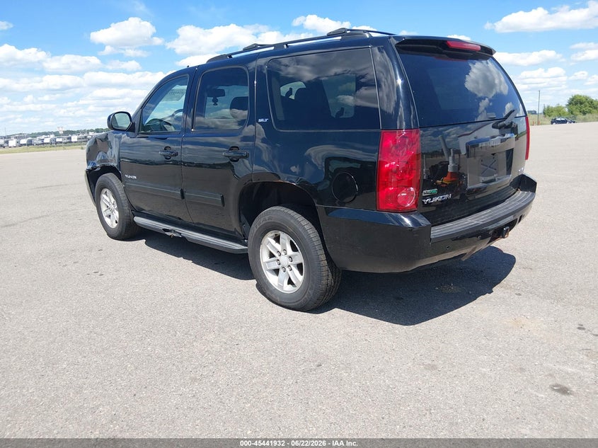 2011 GMC YUKON auction photo 3