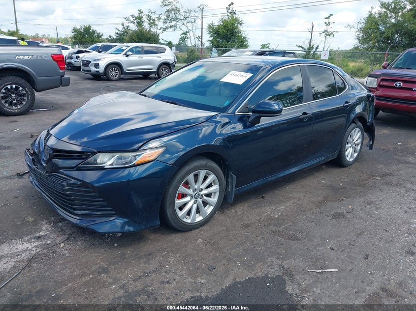 2018 Toyota Camry Le 4T1B11HK1JU574419 photo 1