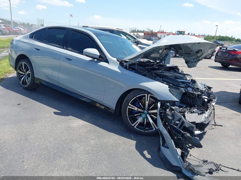 Vin: wba43fj0xscu14332, lot: 45940261, bmw 530i 2025 img_1