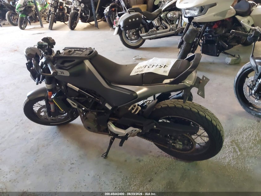 2020 Husqvarna Vitpilen 401/Svartpilen 401 VIN: MD2JUJ407LC262121 Lot: 45442400