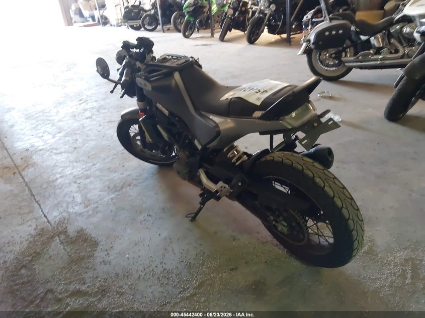 2020 HUSQVARNA VITPILEN 401/SVARTPILEN 401 auction photo 3