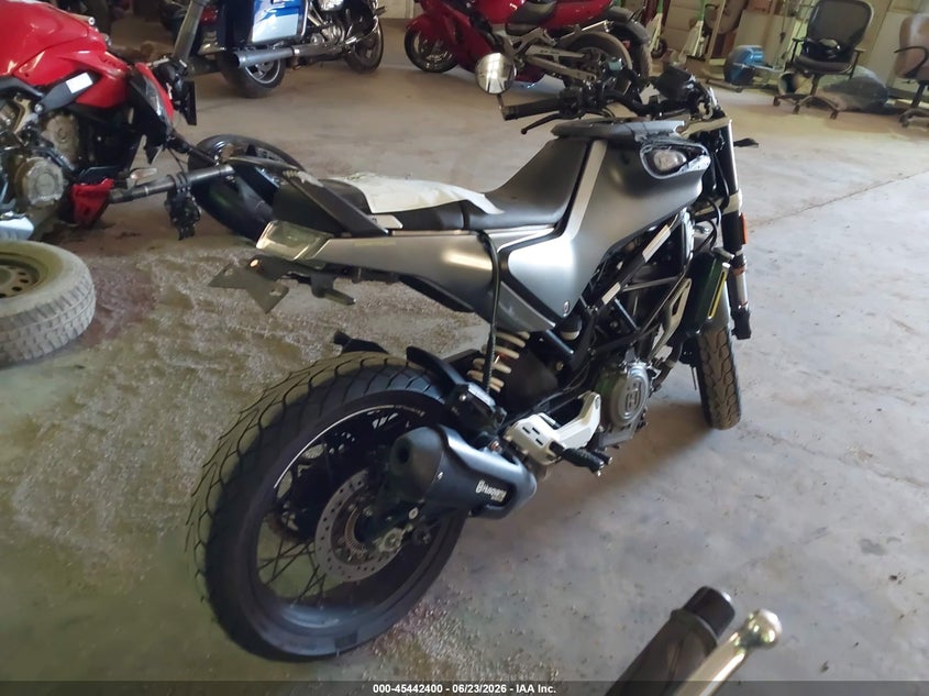 2020 HUSQVARNA VITPILEN 401/SVARTPILEN 401 auction photo 4