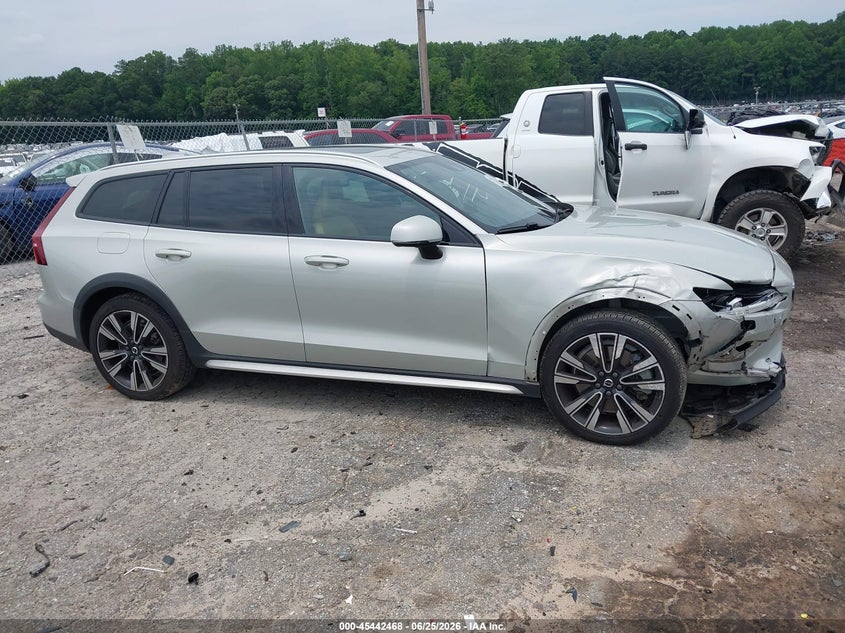 2020 Volvo V60 Cross Country T5 VIN: YV4102WK9L1030876 Lot: 45442468