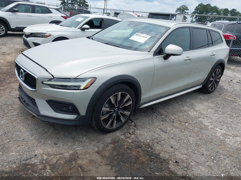 2020 VOLVO V60 CROSS COUNTRY auction photo 2