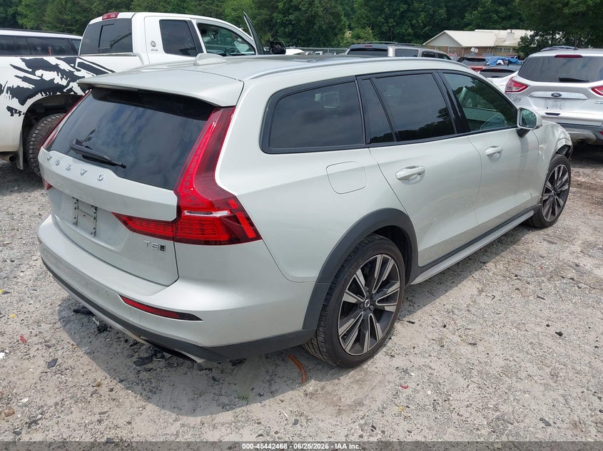 2020 VOLVO V60 CROSS COUNTRY auction photo 4