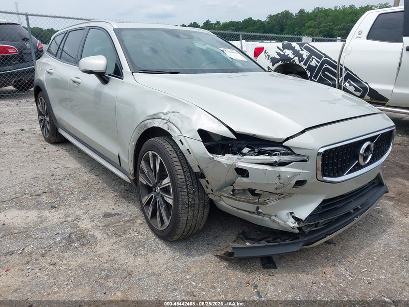 2020 VOLVO V60 CROSS COUNTRY auction photo 6