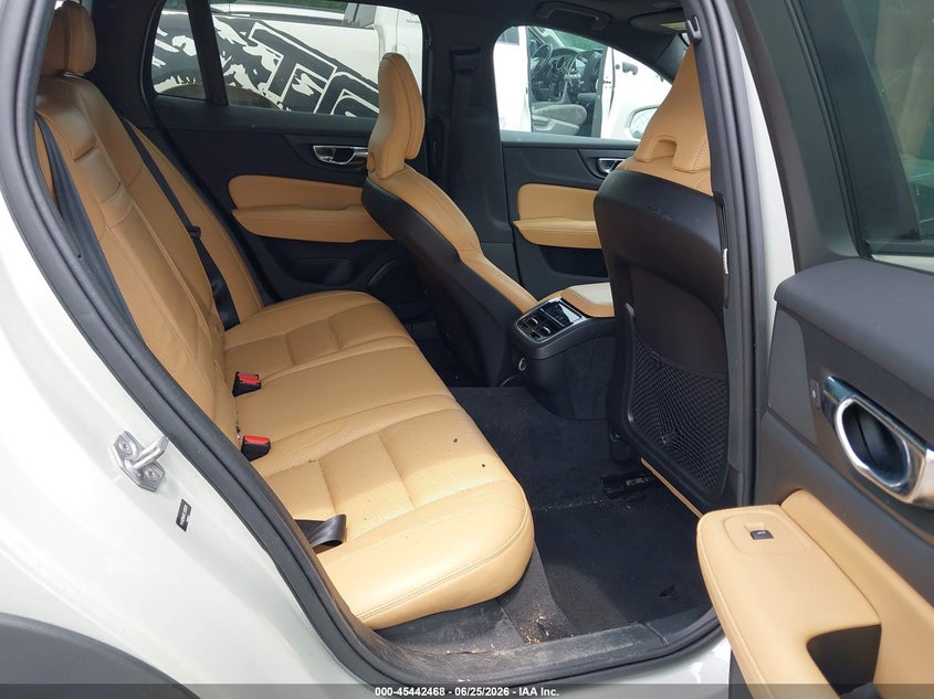 2020 VOLVO V60 CROSS COUNTRY auction photo 8