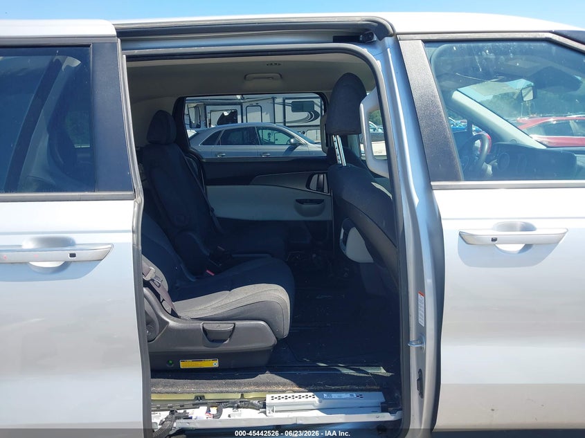 2022 KIA CARNIVAL MPV auction photo 8