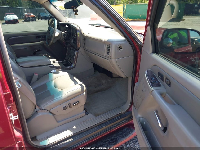 2005 GMC YUKON auction photo 5