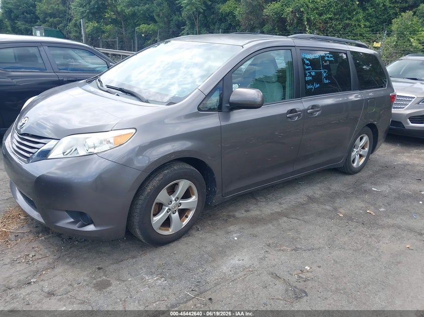 2015 Toyota Sienna, Правый бок, IAAI, VIN 5TDKK3DC1FS624503 — фото 2