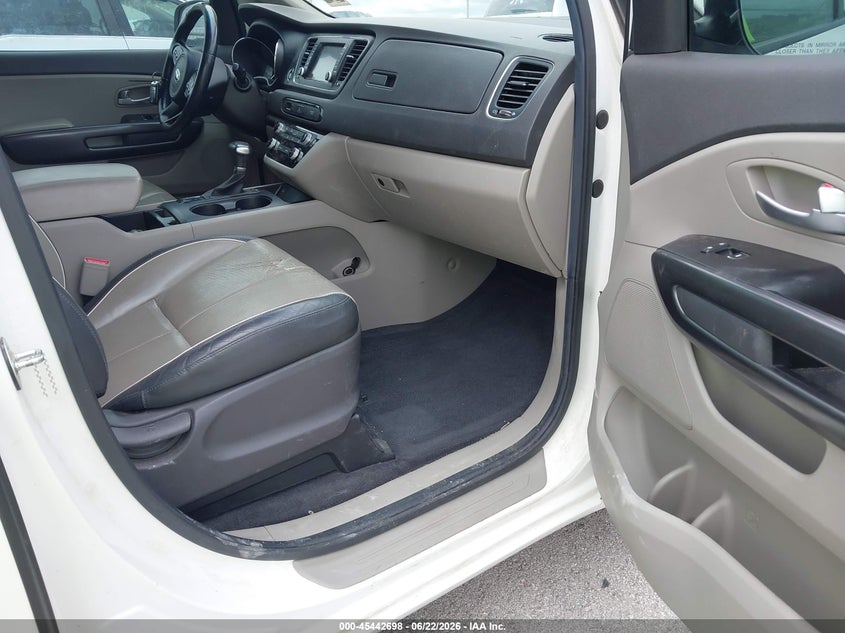 2017 KIA SEDONA auction photo 5