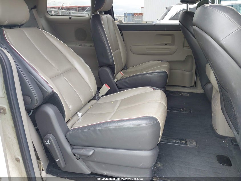 2017 KIA SEDONA auction photo 8