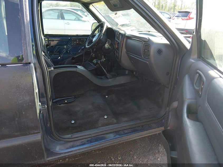 2003 CHEVROLET S-10 auction photo 5
