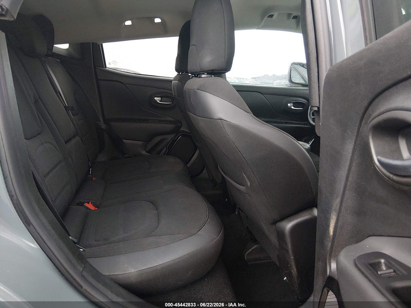 2017 JEEP RENEGADE auction photo 8