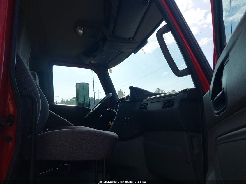 2020 INTERNATIONAL LT auction photo 5