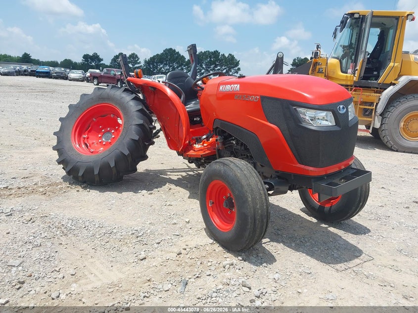 2015 KUBOTA TRACTOR auction photo 1
