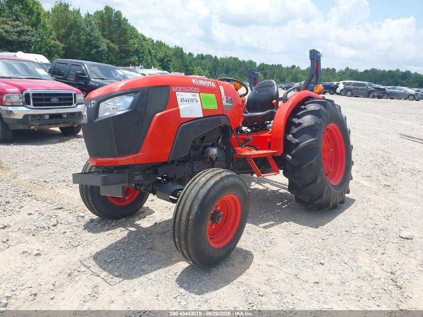2015 KUBOTA TRACTOR auction photo 2