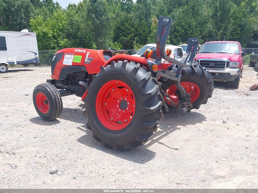 2015 KUBOTA TRACTOR auction photo 3