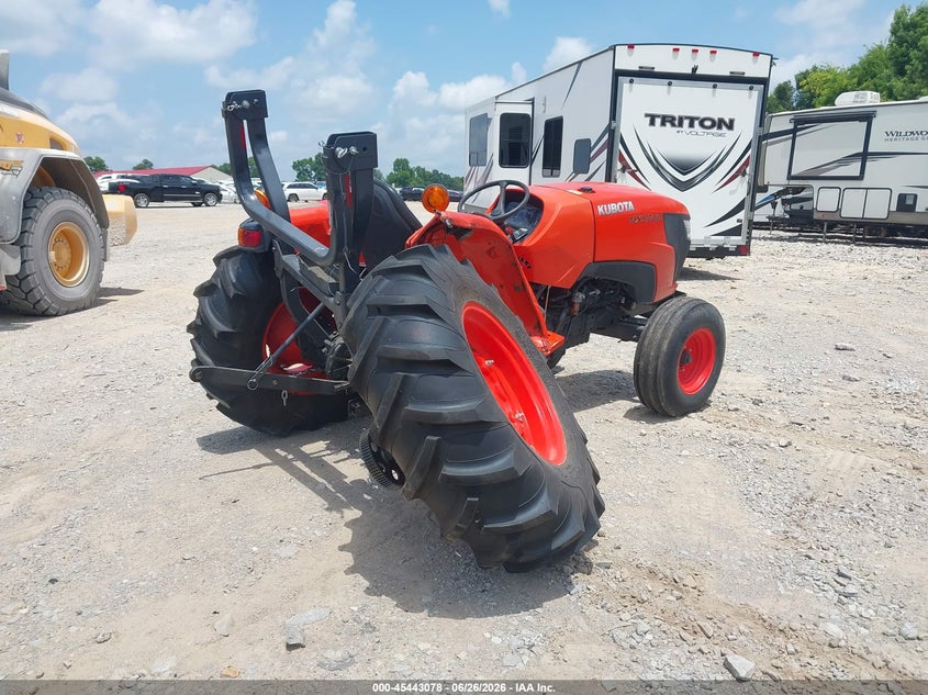 2015 KUBOTA TRACTOR auction photo 4