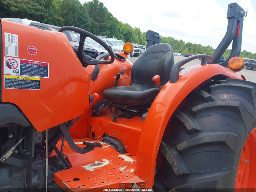 2015 KUBOTA TRACTOR auction photo 8