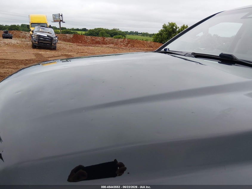 2017 CHEVROLET SUBURBAN auction photo 5