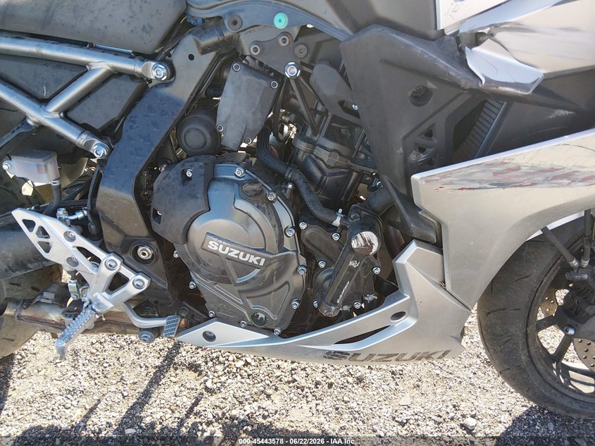 2024 Suzuki Gsx800 F VIN: JS1EM13B4R7101618 Lot: 45443578