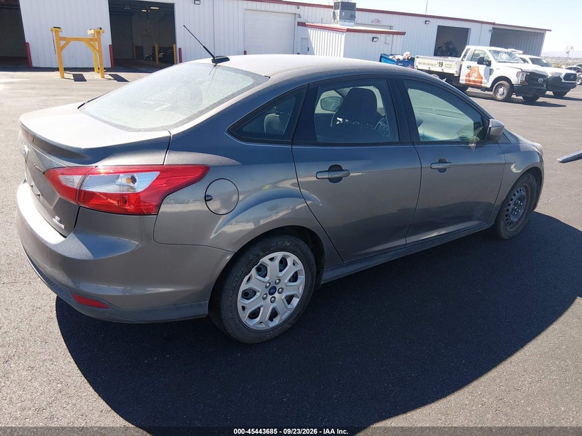 Vin: 1fahp3f2xcl427008, lot: 45941794, ford focus se 20124