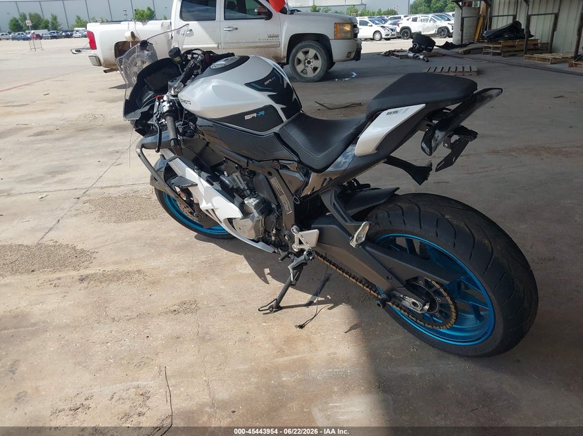 2025 CF MOTO 675SS auction photo 3