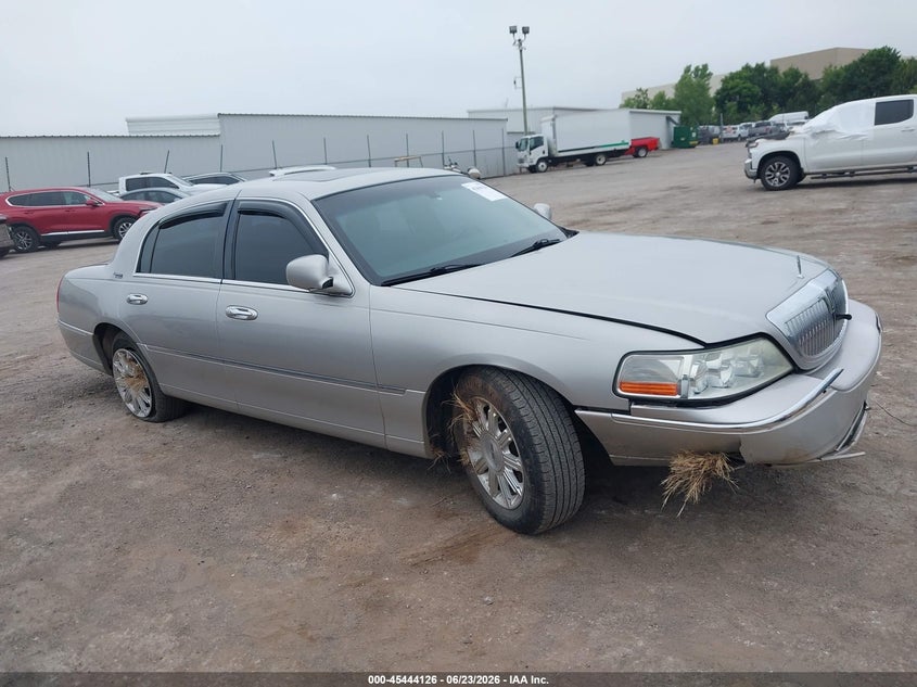 2006 Lincoln Town Car Signature Limited VIN: 1LNHM82V46Y646808 Lot: 45444126