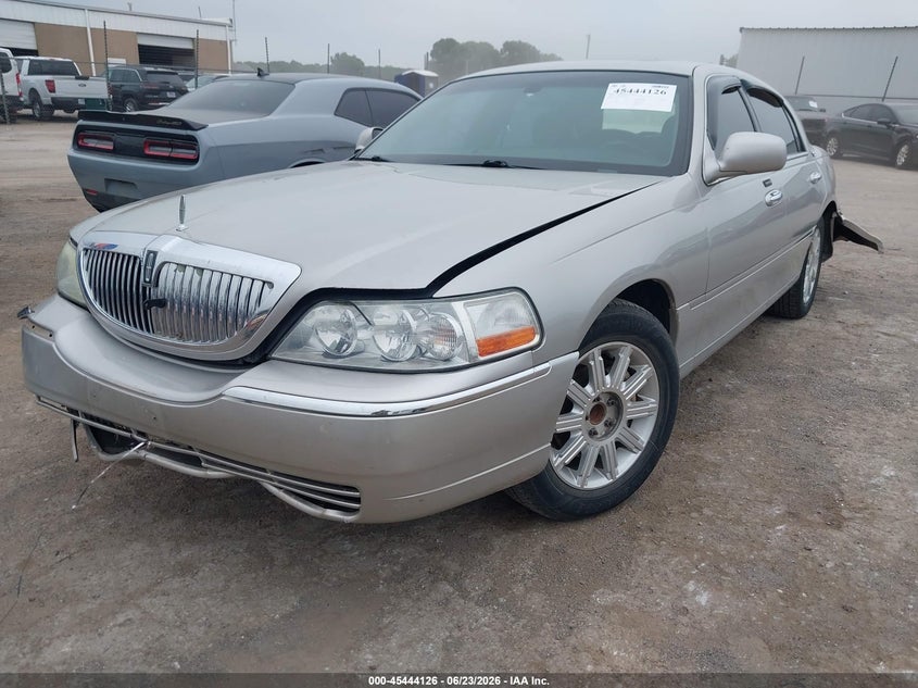 2006 LINCOLN TOWN CAR auction photo 2