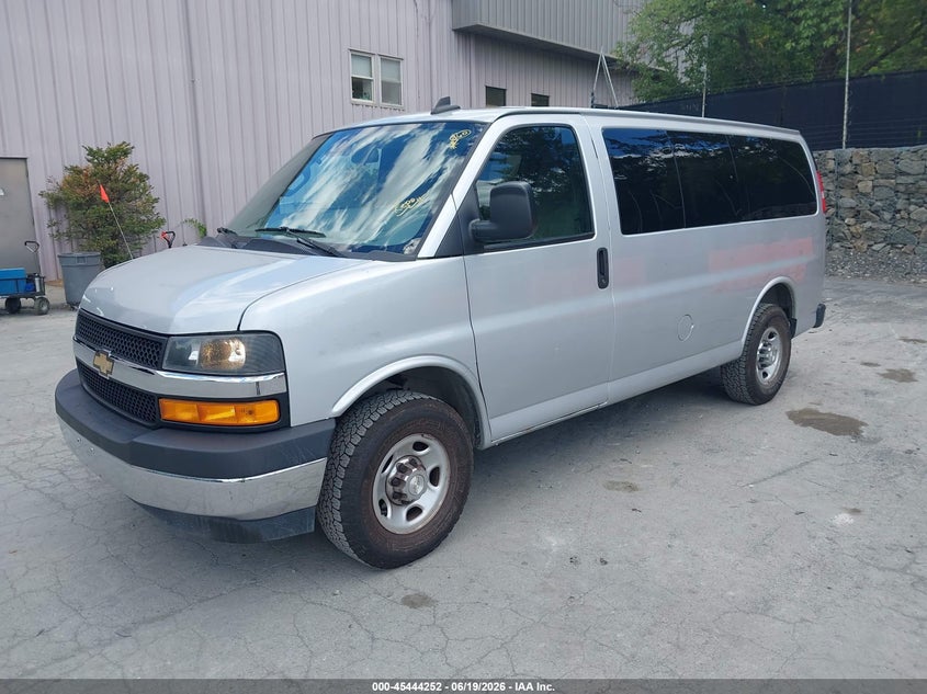 2021 Chevrolet Express, Repossession, IAAI, VIN 1GAWGFFPXM1226374 — photo 2