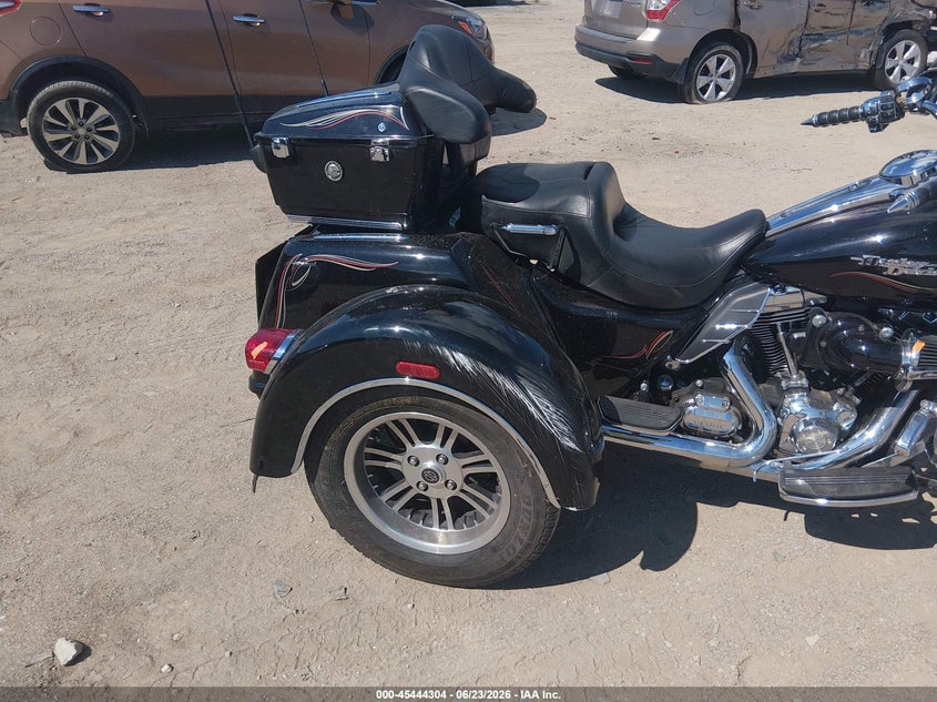 2010 Harley-Davidson Flhxxx VIN: 1HD1MBM11AB850652 Lot: 45444304