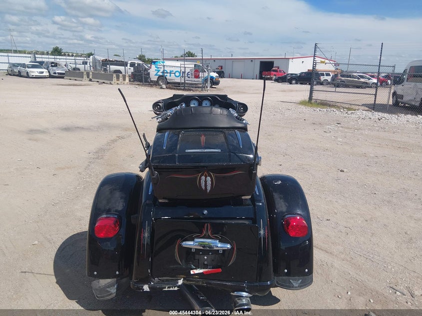 2010 Harley-Davidson Flhxxx VIN: 1HD1MBM11AB850652 Lot: 45444304