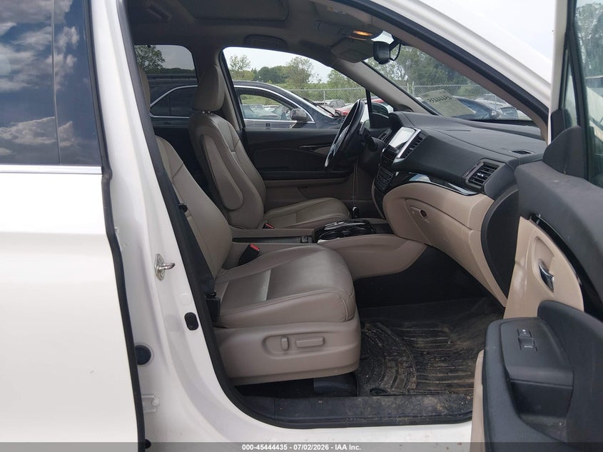 2017 HONDA PILOT auction photo 5