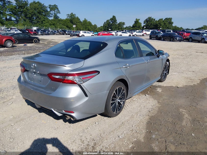 2018 TOYOTA CAMRY auction photo 4