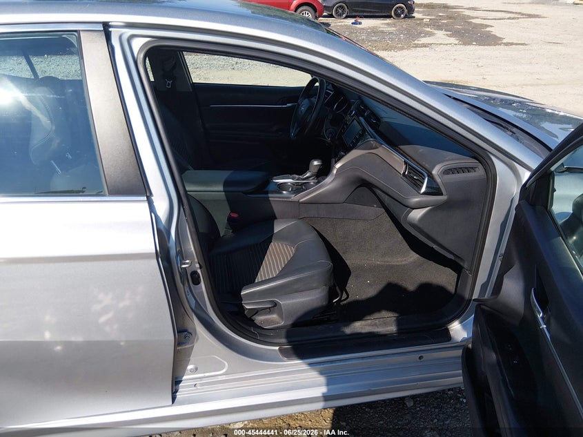 2018 TOYOTA CAMRY auction photo 5