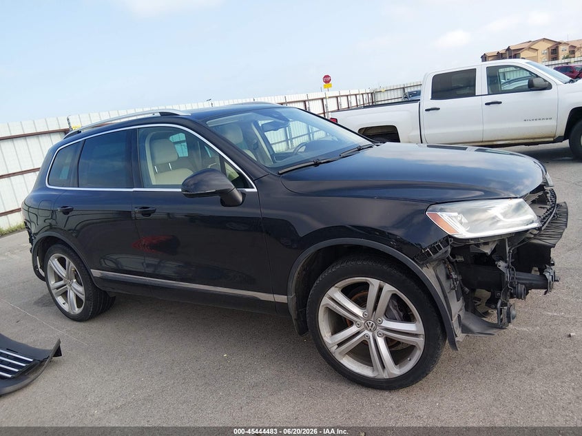 2016 Volkswagen Touareg Vr6 Executive VIN: WVGEF9BP5GD011576 Lot: 45444483