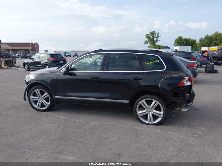 2016 Volkswagen Touareg Vr6 Executive VIN: WVGEF9BP5GD011576 Lot: 45444483
