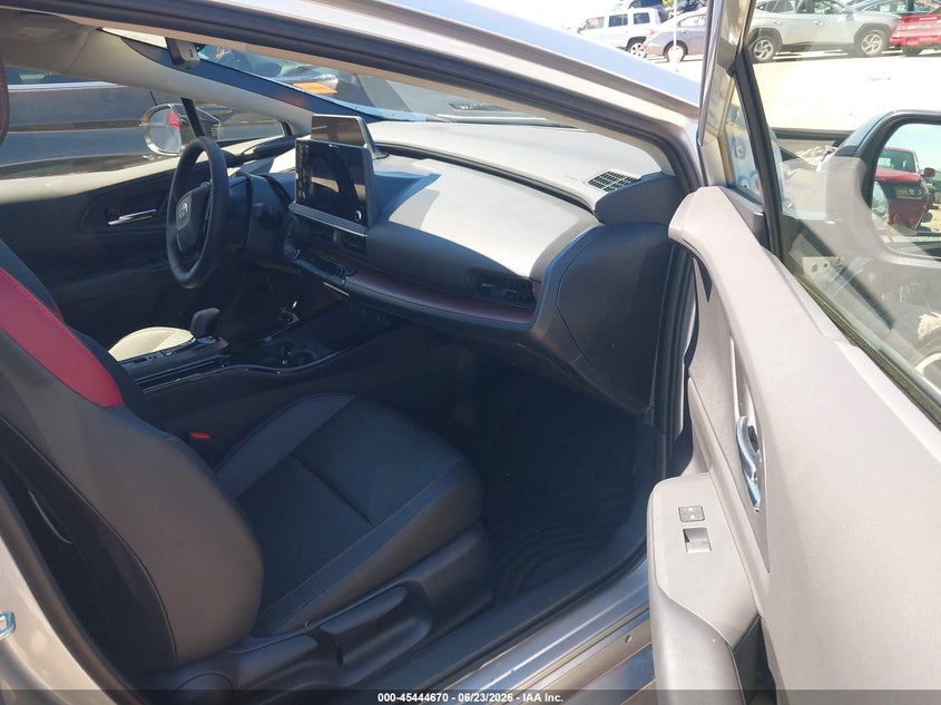 2026 TOYOTA PRIUS PLUG-IN HYBRID auction photo 5