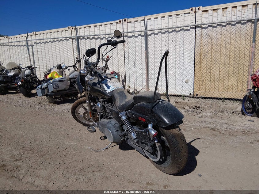 2015 HARLEY-DAVIDSON WIDE GLIDE MOTO 2