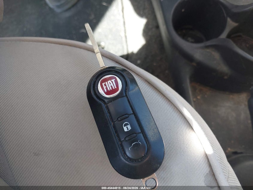 VIN: 3C3CFFLR9HT618879 2017 FIAT 500C POP