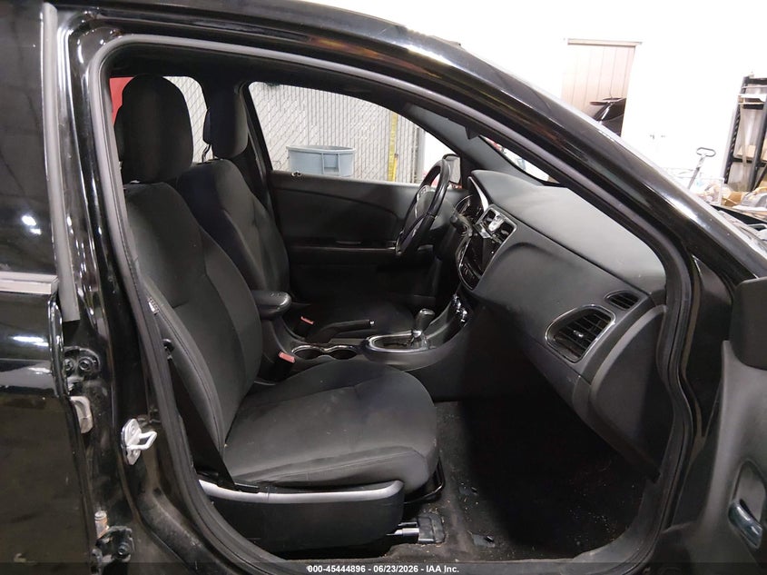 CHRYSLER 200 2012 VIN 1C3CCBBB7CN130660