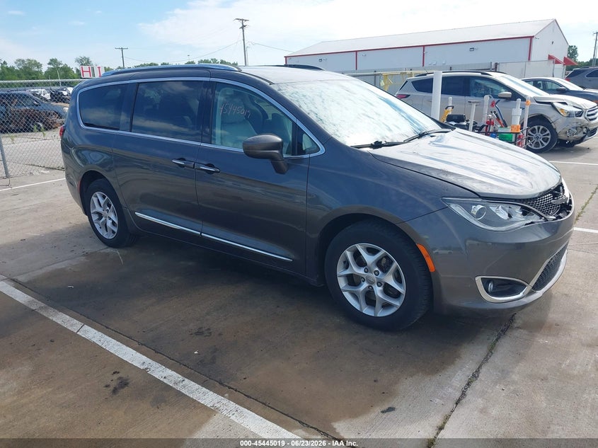 2017 Chrysler Touring L Plus