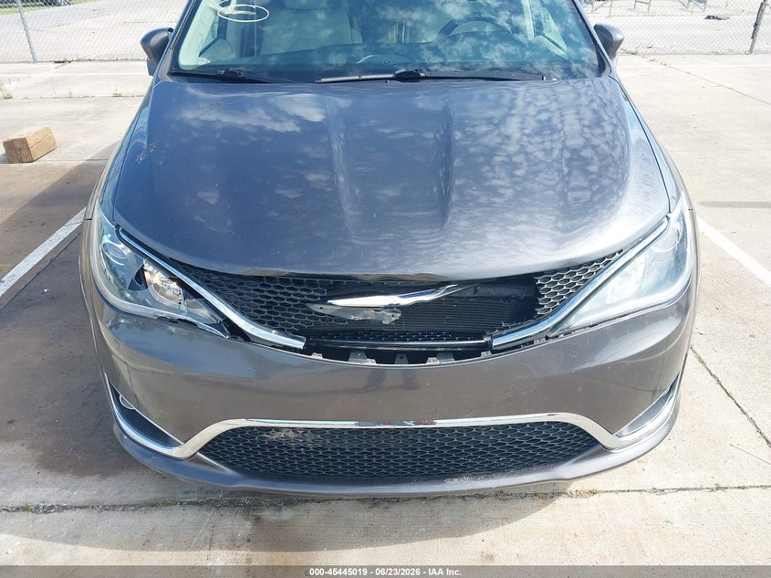2017 CHRYSLER PACIFICA auction photo 6